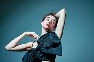 Mračne oči, statement usne ili rumeni minimalizam? 3 makeup trenda ove sezone bacaju u zaborav sve ostale