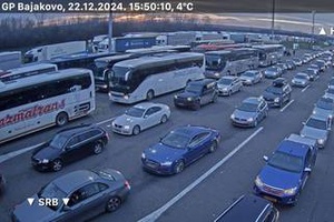 FOTO Na Bajakovu kolona od 18 kilometara, planuo auto na A1