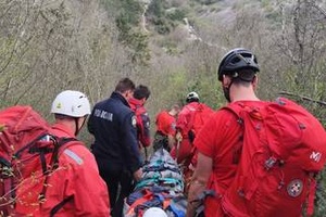 DRAMA U DRNIŠU Stranci se spuštali ziplineom pa se zabili  u stijenu. Pomagao im HGSS