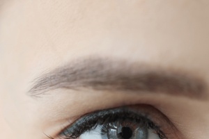 Natečeni kapci ujutro: zašto se budimo s otečenim očima i kako to spriječiti